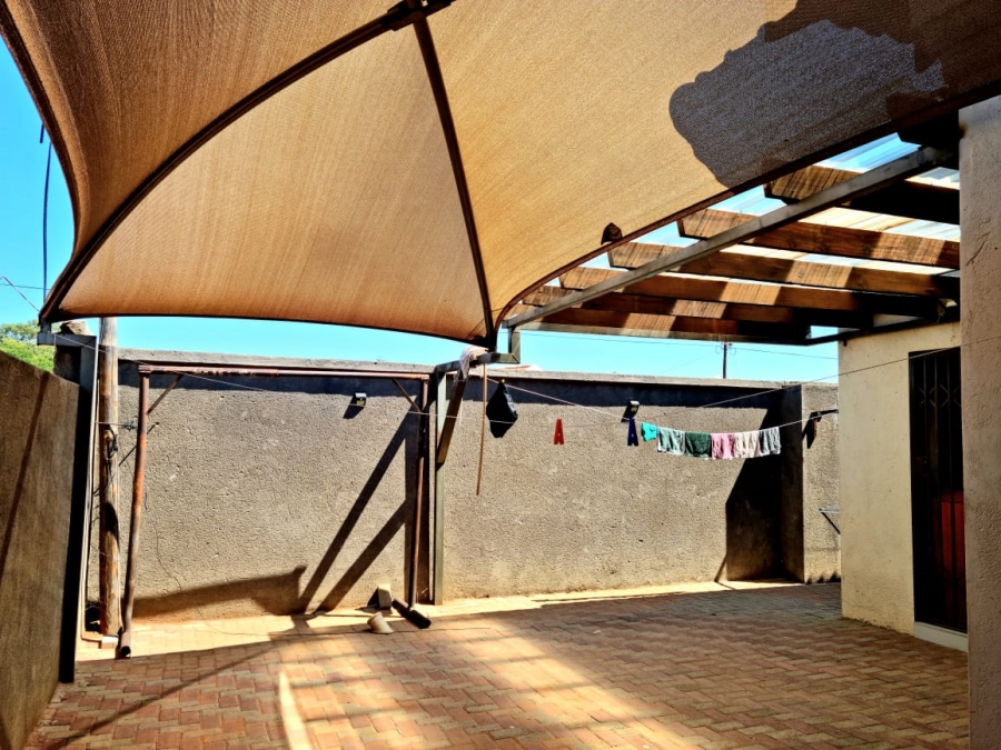 3 Bedroom Property for Sale in Tlhageng Northern Cape